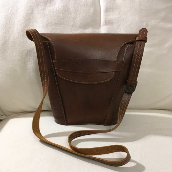 Eddie Bauer Handbags - Eddie Bauer Vintage Leather Unisex Crossbody Bucket Bag